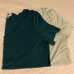 Women’s 2 Old Navy tops Size XL